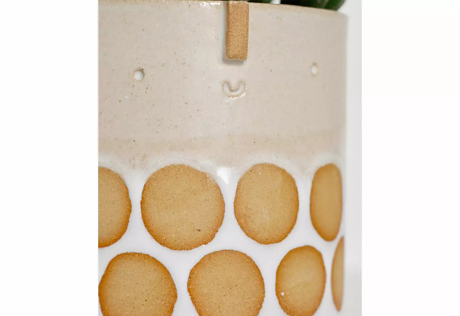 Atelier Stella Oatmeal Spot Tripod Planter 6 Atelier Stella Oatmeal Spot Tripod Planter - Image 4
