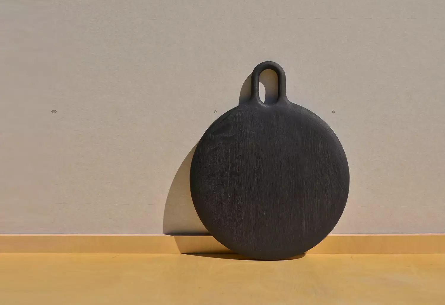 Noyer Round Chopping Board, Oxidised Oak 3 Noyer Round Chopping Board, Oxidised Oak