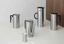 Stelton Arne Jacobsen Coffee Pot, 1967 11 Stelton Arne Jacobsen Coffee Pot, 1967 -TwentyTwentyOne Shop stelton arne jacobsen coffee jug 4