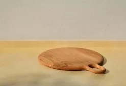 Alternative view of Noyer Round Chopping Board, Oiled Oak