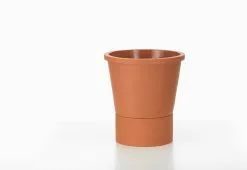Vitra Terracotta Pots, 2023 30 Vitra Terracotta Pots, 2023 -TwentyTwentyOne Shop vitra thelonious goupil terracotta pots 12